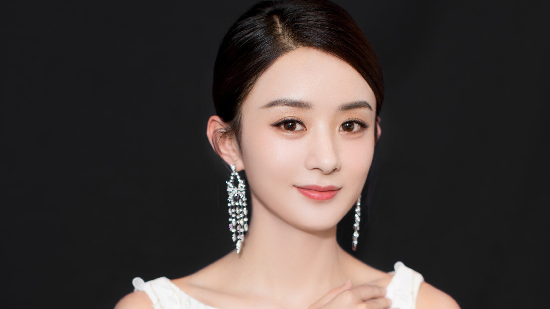 kaiyun官方网站-《比赛现场：观众热情点燃整个舞台》，观众在比赛现场用英语怎么说